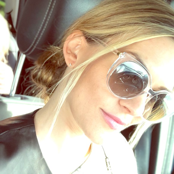 Meet your Posher, Olivia - Picture 1 of 1